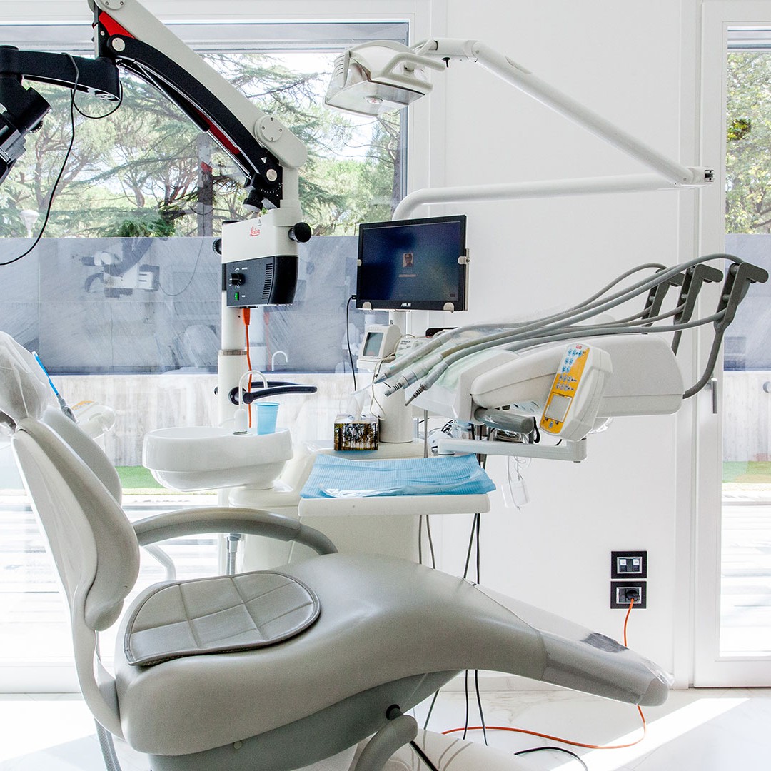 Riunito 9 - Dott. Giuseppe Marras: Studio Dentistico - Jesi - Via Polonia, 1 (AN)