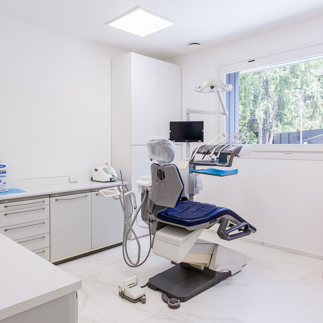 Riunito 11 - Dott. Giuseppe Marras: Studio Dentistico - Jesi - Via Polonia, 1 (AN)