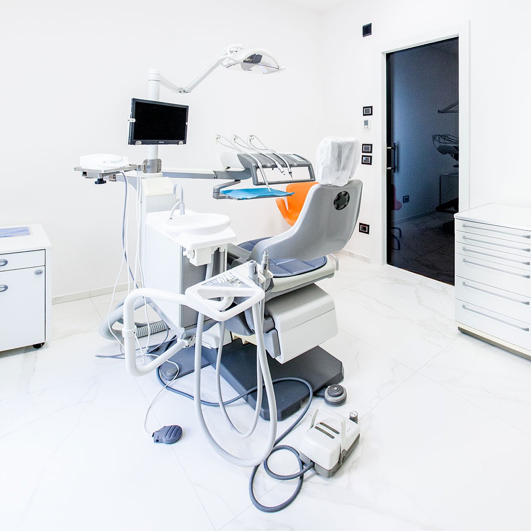 Studio Dentistico Dott. Marras 18 - Via Polonia, 1, 60035 Jesi AN